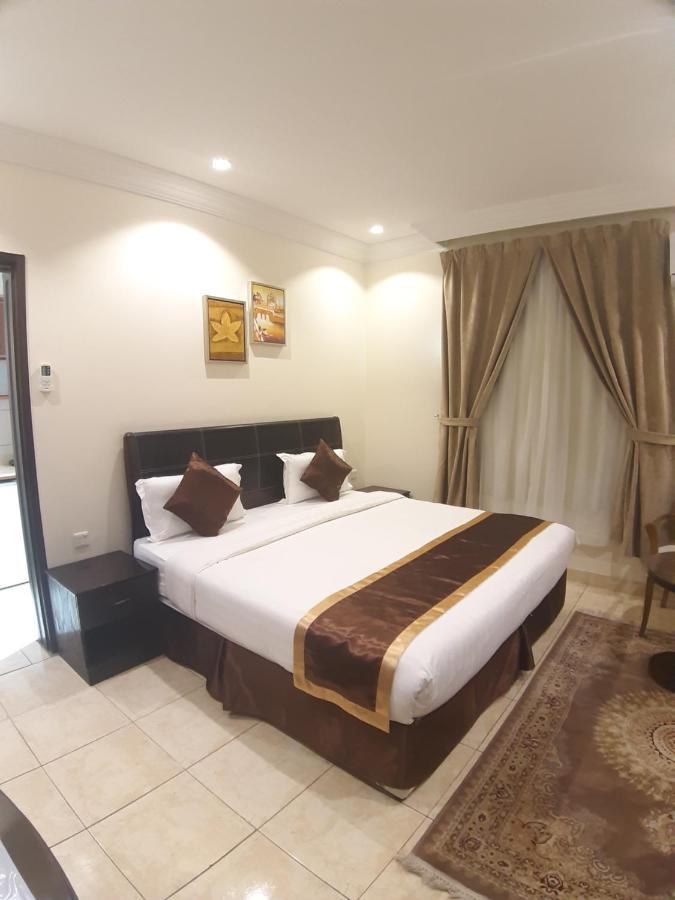 Al Rawda Furnished Units Aparthotel Tabuk Bagian luar foto